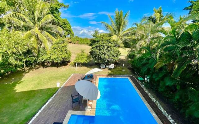 Spacious Trendy Villa At Metro Country Club
