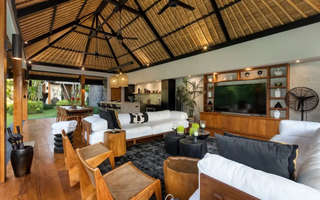 Villa Wolfe by Villa Finder