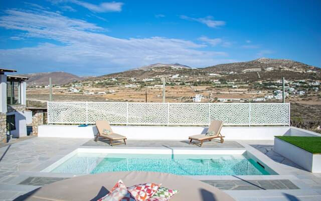 "villa for 6 Guests With Private Pool! In Agia Irini - Walking Distance to Beach!"