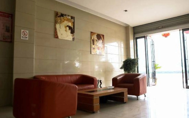 Paojiang Xinyuansu Business Hotel