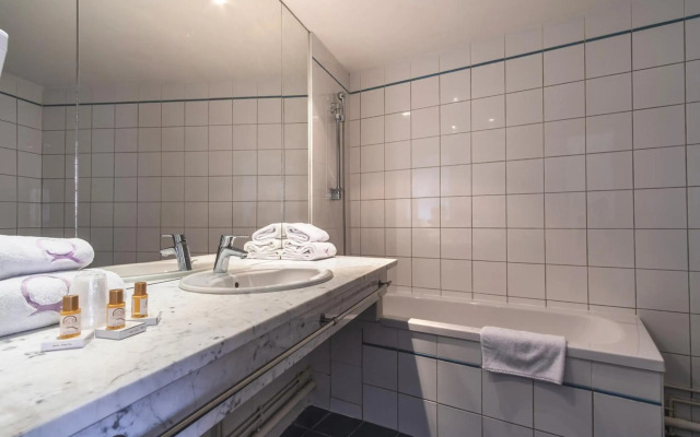 Ours Blanc - Place Victor Hugo