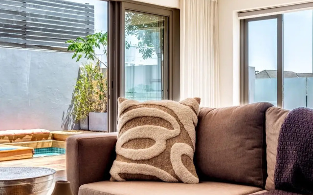 Tranquil Escape in Sea Point Aureto