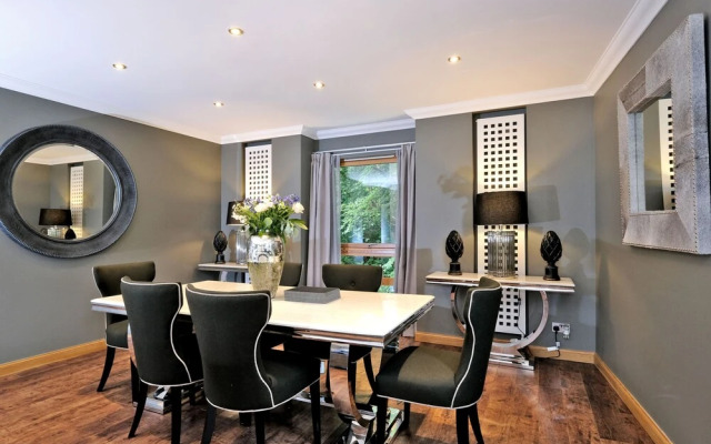 Enchanting Home With Furnished Balcony in Cults, Scotland