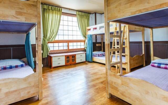 Padam Padam Guesthouse - Hostel