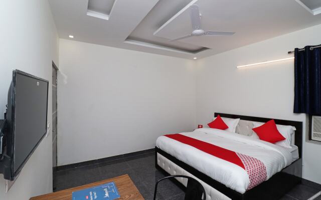 OYO 28576 Laxmi Residency