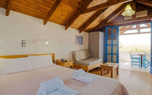 Aesthetic Holiday Home in Palaiochora near Sea Beach