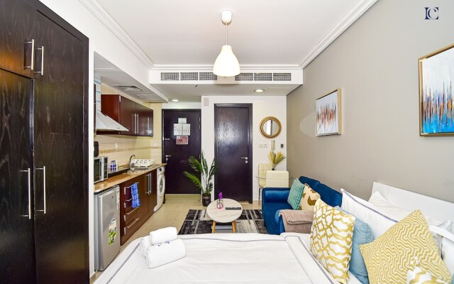 LZZ - Furnished Studio with Balcony