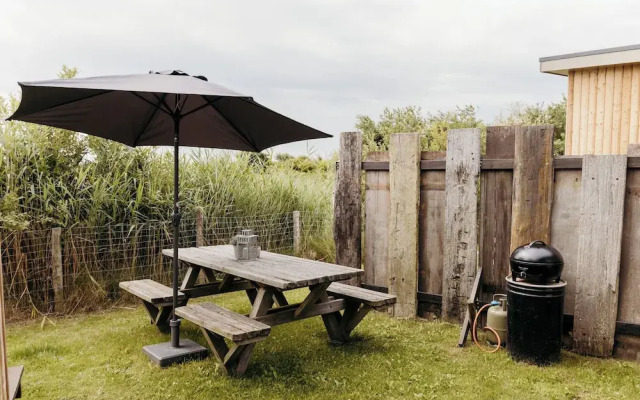 Tiny Holiday Home for 2 With Picnic Table