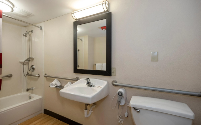 Red Roof Inn PLUS+ & Suites Naples Downtown-5th Ave S