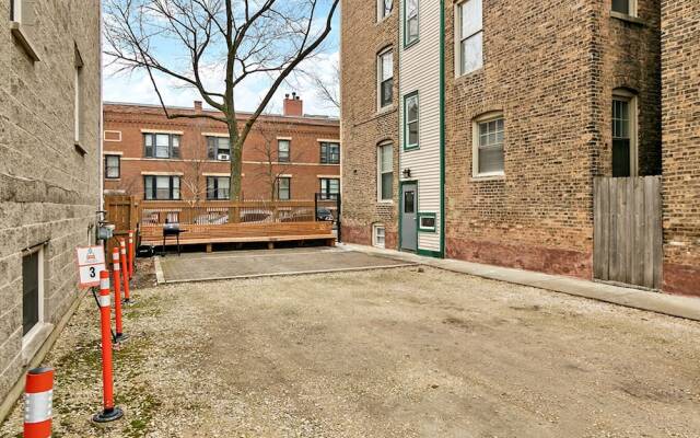 Cool 2BR Wrigleyville close to Fun City