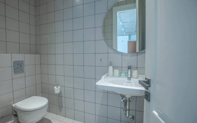 2BR apartment with 2 balconies in heart of the city