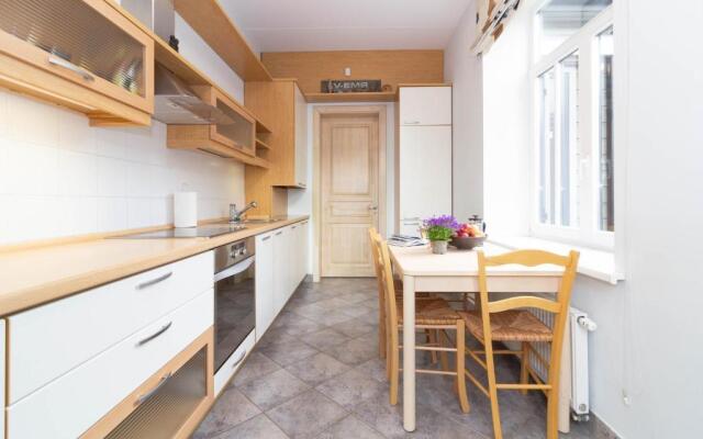 -V66- Apartment, By Cohost