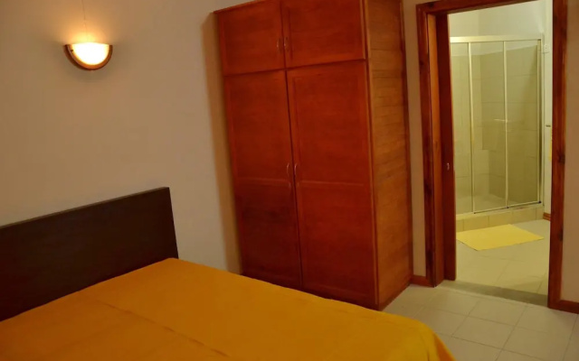 Studio in Black River, With Shared Pool, Enclosed Garden and Wifi - 1 km From the Beach