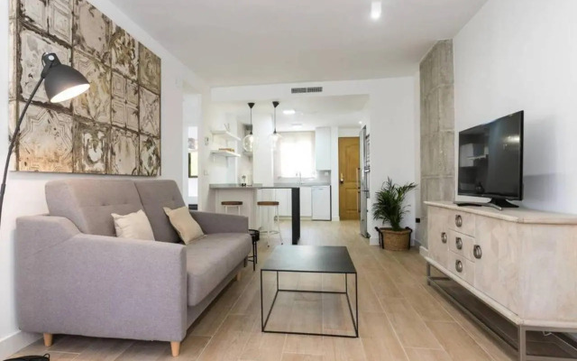 New San Juan beach apartment with AC