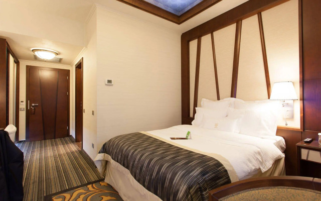 Metropolis Hotel