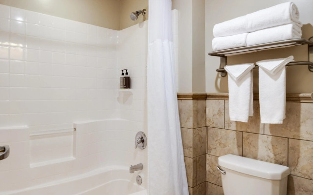 Ayres Hotel & Spa Mission Viejo – Lake Forest