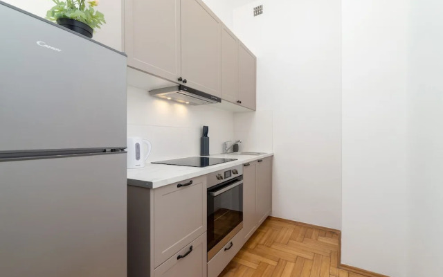 Krakow Main Square Apartment by Renters