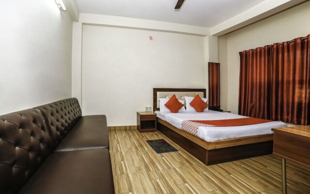 OYO 27825 Hotel Royal
