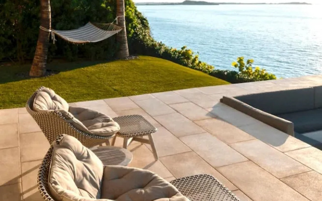 Oceanfront Luxury Villa Infinity Pool w Slide