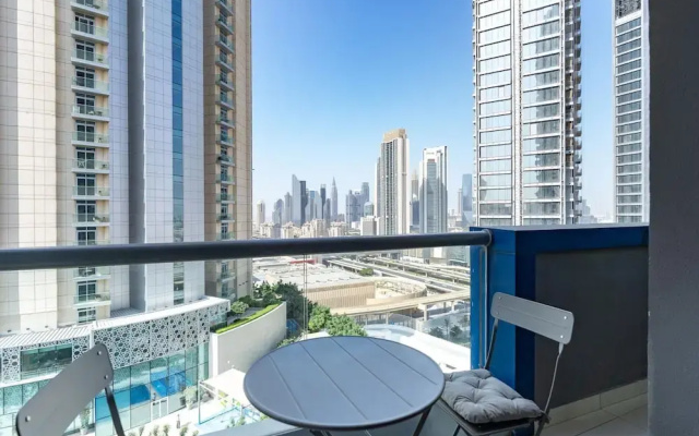 Dlx 21st Flr 3BR Pool/gym Near Mall by Belvilla