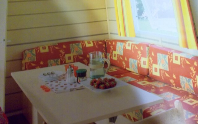 Bungalow with 2 Bedrooms in Fréjus, with Shared Pool, Furnished Terrace And Wifi - 2 Km From the Beach