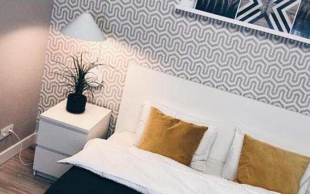 Downtown Modern Studio