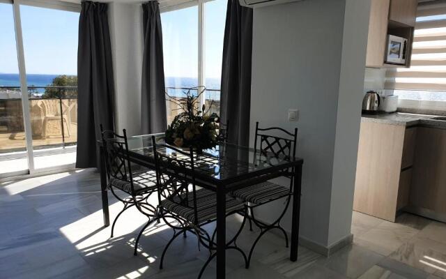 Skol 617 Beachfront Two-bedrooms Duplex With Sea Views