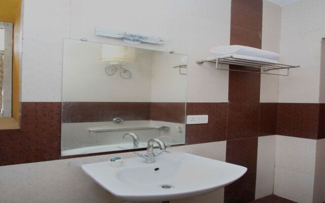 OYO Flagship 16476 Elements mall