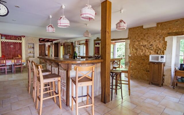 Villa With 6 Bedrooms in Mussidan, With Private Pool, Enclosed Garden