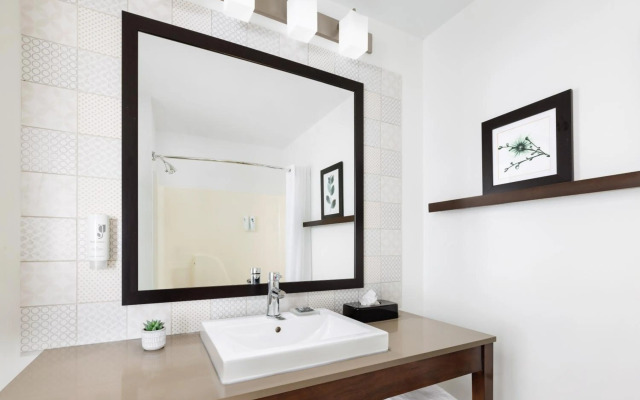 Tradewinds Apartment Hotel
