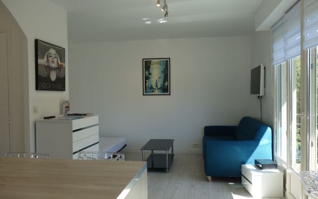 Welcome to Cannes - Latour Maubourg 3