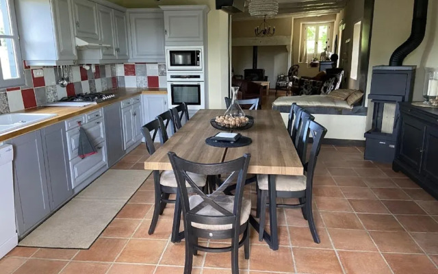 Beautifully Renovated House With Private Pool
