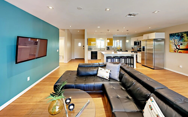 E Mariposa Home 4 Bedrooms 2 Bathrooms Home