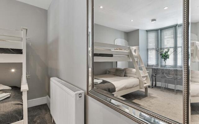 Central Pier Place | Large Group House | 20 metres from the Pier and beach