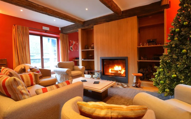 Lovely Holiday Home In Mettet With Garden