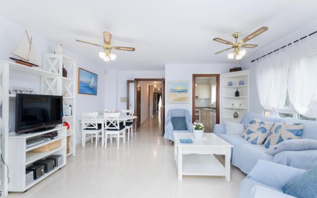 M&M - Apartment with sea views in Portocolom. Free WiFi