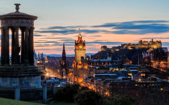 3 BEDROOM EDINBURGH VICTORIAN APARTMENT-6 Beds-Free Street Parking