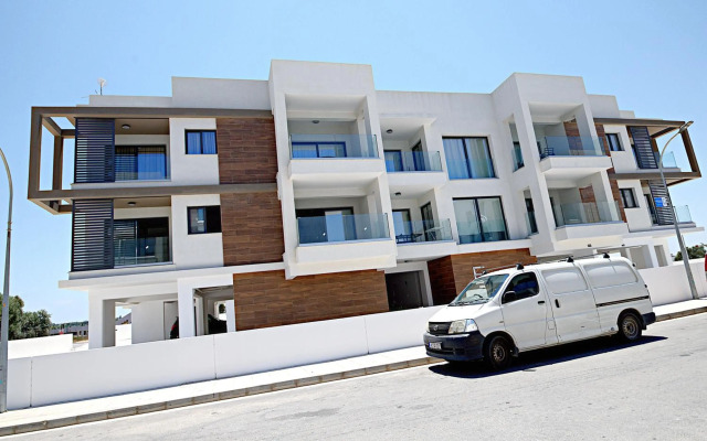 Golden Tree Apartment