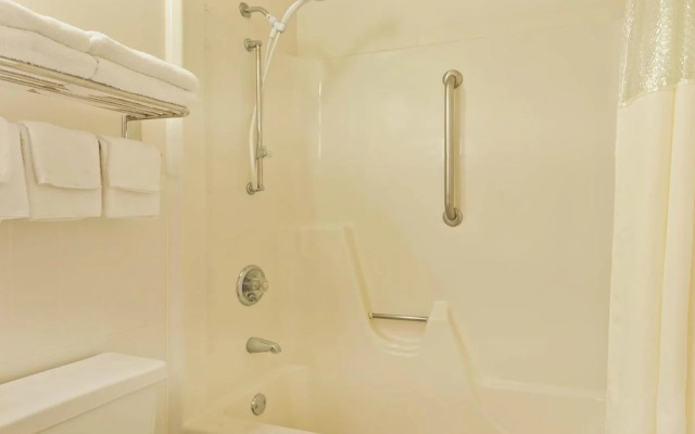 Travelodge Diamond Inn