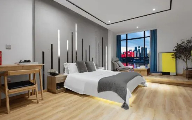 Cheezo High altitude river view Hotel ( Jiefangbei hongyadong store)