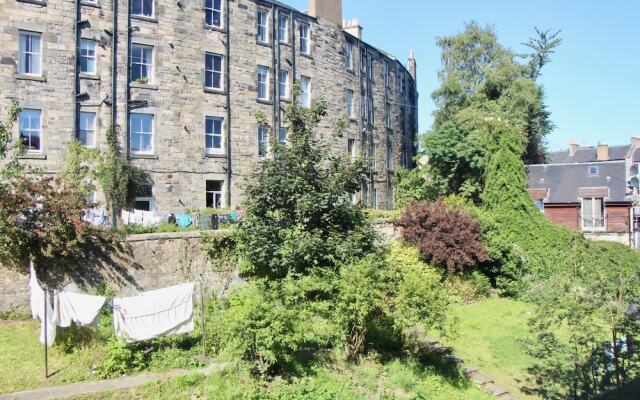 Bright And Spacious Flat Near City Centre
