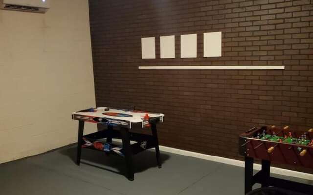 Gorgeous Family Home Sleeps 28 Blv103