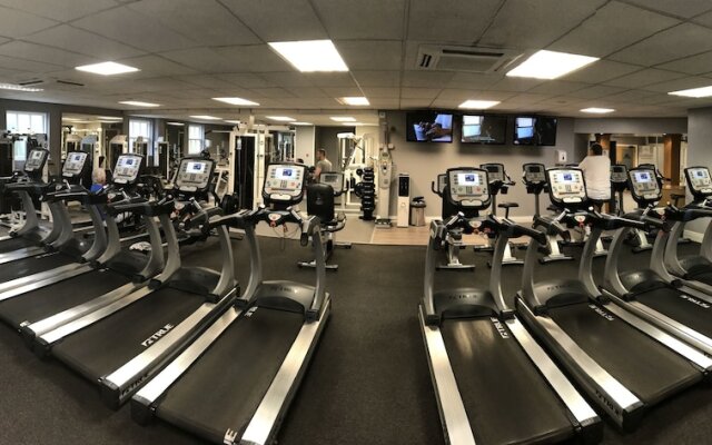 Shaw Hill Hotel Golf And Country Club