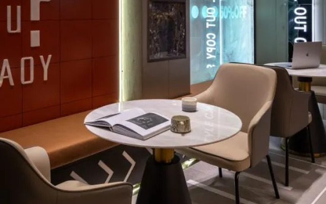 Tirolan Yichao · Intelligent Audio-Visual Hotel (Kunming Guangfu Road Dashanghui Branch)