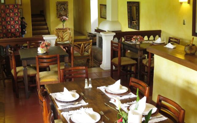 Las Palmeras Inn