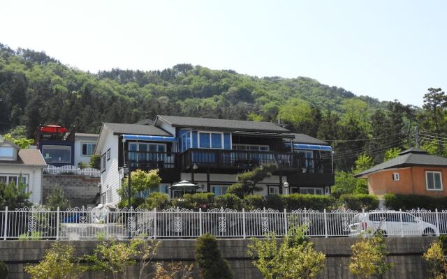 Geoje Sky Terrace Pension
