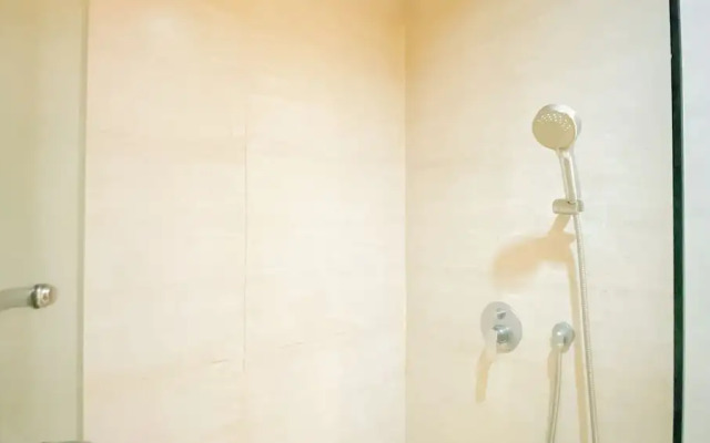 Cozy And Best Location 1Br Gold Coast Apartment