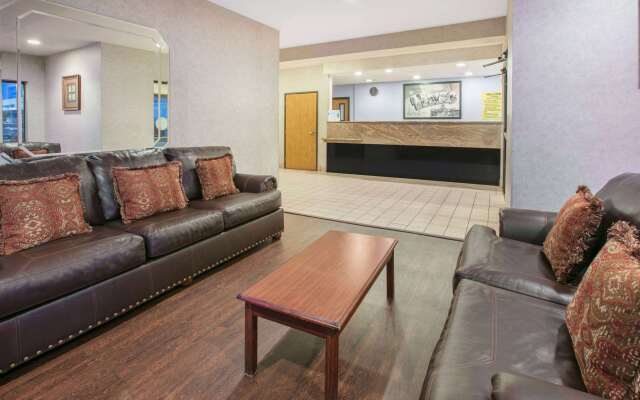 Super 8 by Wyndham Garland North Dallas Area