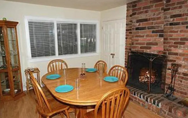 RedAwning June Way Holiday home 1