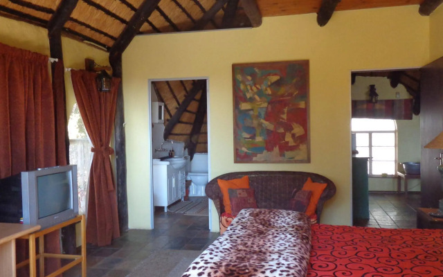TreeTops & Treats Guest House